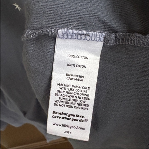 NWT Life Is Good Long Sleeve Crusher V
Neck Peace Cardinal Tee Size 3X - Picture 9 of 11